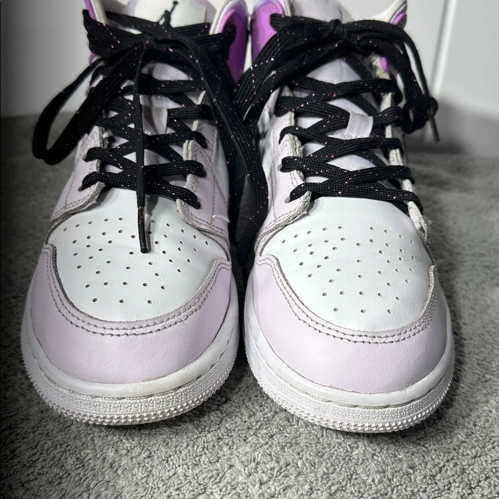 Jordan 1 Mid Barely Grape Ladies Shoes